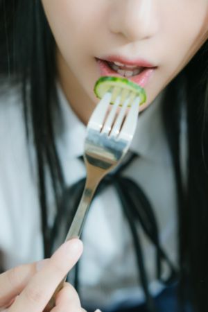 少妇精品视频无码专区_迅雷极速版下载